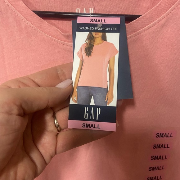 NWT. Gap women’s size small pink shirt. - Picture 2 of 3